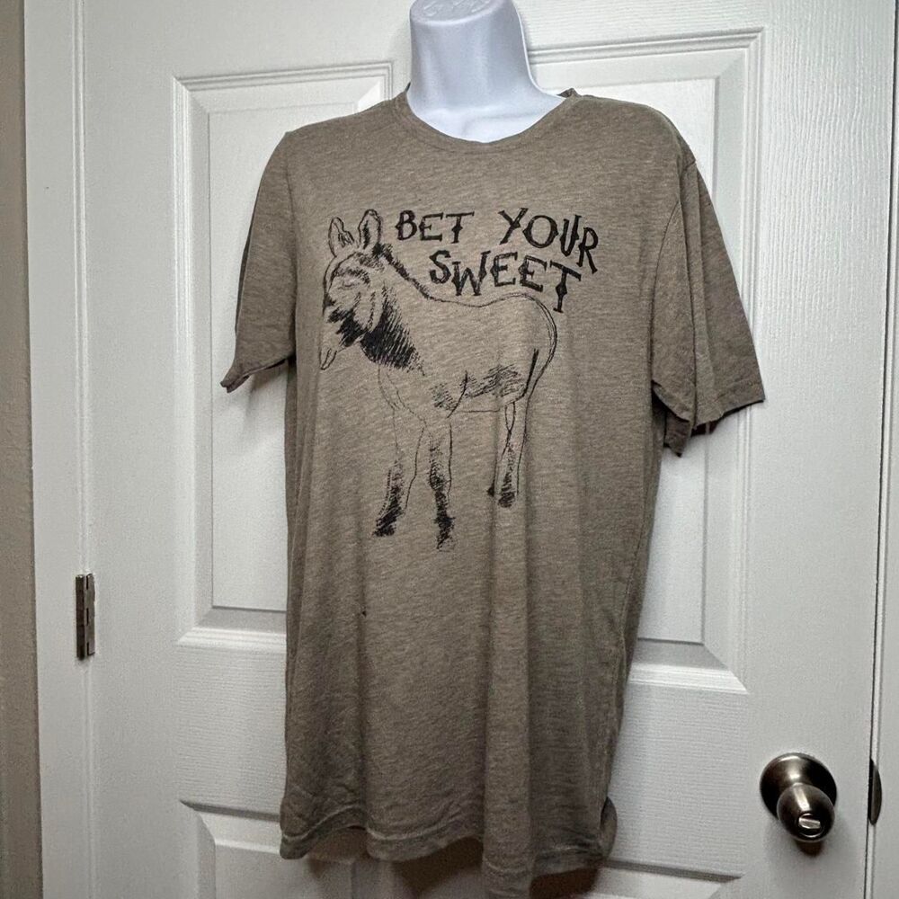M Texas Made "Bet Your Sweet" Donkey Graphic Tee Olive Gray Funny Farm Animal